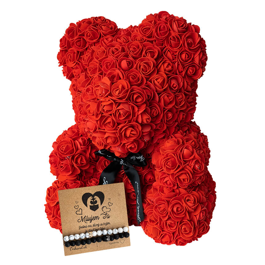 Medvedík z ruží 40 cm červený + darčeková karta Milujem Ťa s náramkami